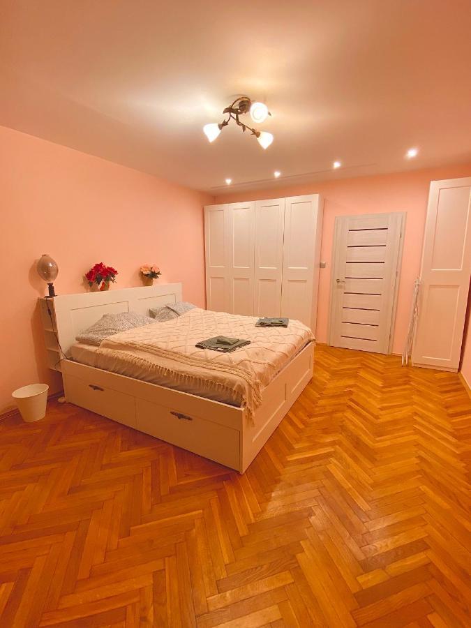 Entire In A Super Location - Cheap Monthly Rate * Krakow