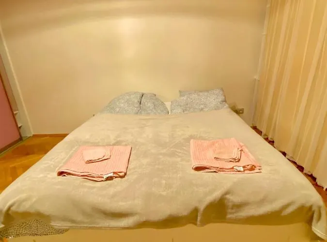 Entire Apartment In A Super Location - Cheap Monthly Rate
