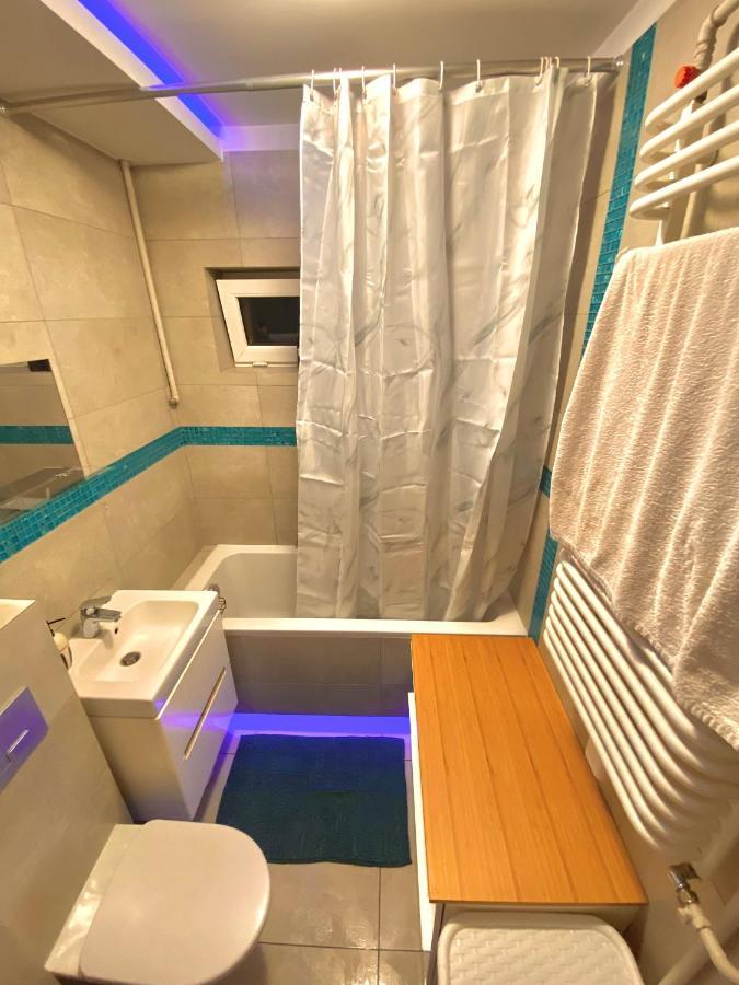 Entire In A Super Location - Cheap Monthly Rate Krakau